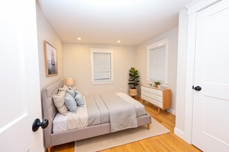 85 Oak St in Randolph, MA - Building Photo - Building Photo