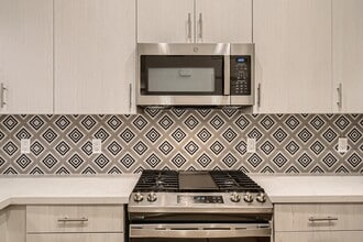 Vive Luxe in San Diego, CA - Foto de edificio - Building Photo