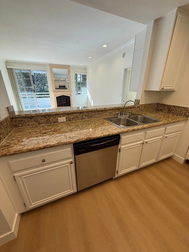 15507 Moorpark St in Los Angeles, CA - Building Photo - Building Photo