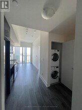 188 Fairview Mall Dr in Toronto, ON - Building Photo - Building Photo