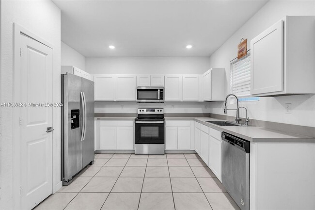 1871 SE 9th Terrace in Florida City, FL - Building Photo - Building Photo