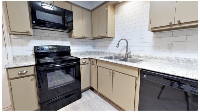 509 N Elm St in Arlington, TX - Building Photo - Building Photo