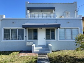 2126 NW Flagler Ter in Miami, FL - Foto de edificio - Building Photo