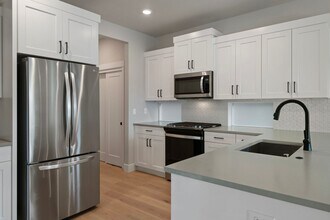 20852 SE Denver Dr in Bend, OR - Building Photo - Building Photo