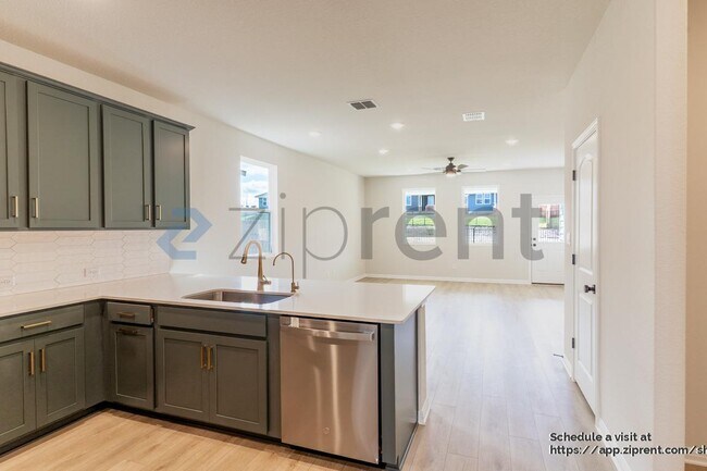 214 Lake Shore Dr in Dripping Springs, TX - Building Photo - Building Photo