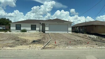 1223 NE 14th Pl in Cape Coral, FL - Building Photo