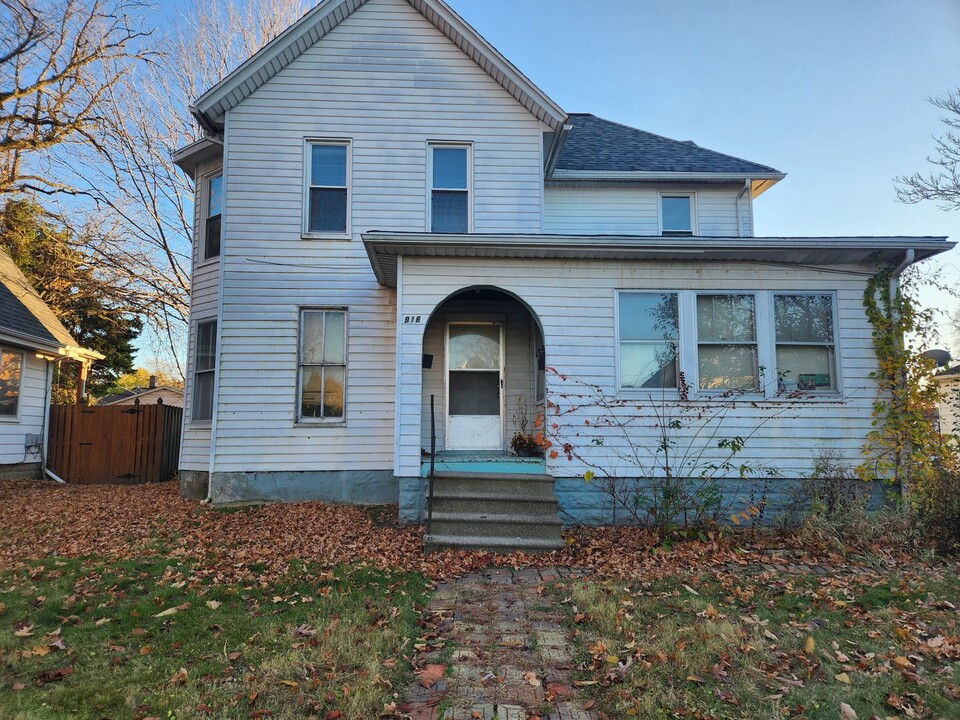 916 12th Ave-Unit -Kymble Up in Moline, IL - Foto de edificio