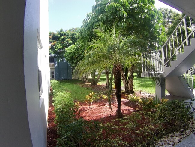 935 Flanders T in Delray Beach, FL - Building Photo - Building Photo