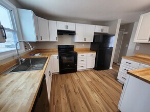 8439 Lace Bark Ln in Liverpool, NY - Building Photo - Building Photo