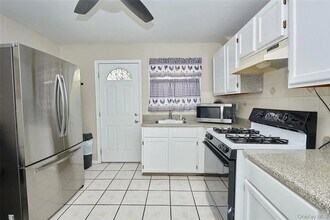 112 N Columbus Ave, Unit 3 in Mount Vernon, NY - Building Photo - Building Photo