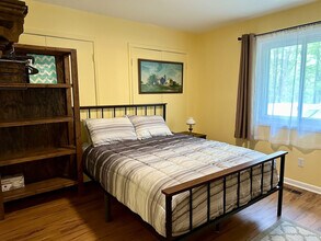 615 Tall Oaks Rd in Chapel Hill, NC - Building Photo - Building Photo
