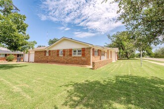 1901 Tanglewood Blvd in Wichita Falls, TX - Building Photo - Building Photo