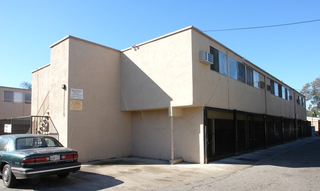 14959 Vanowen St in Van Nuys, CA - Building Photo - Building Photo