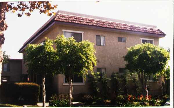 6048 Pickering Ave in Whittier, CA - Building Photo