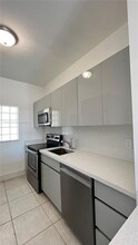 695 SW 11th St in Miami, FL - Building Photo - Building Photo