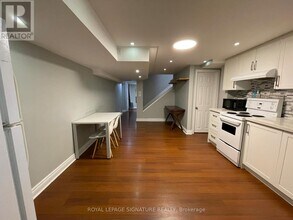 157 Rouge River Dr in Toronto, ON - Building Photo - Building Photo