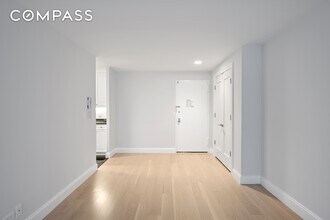 155 W 68th St in New York, NY - Building Photo - Building Photo