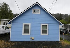 1230 S Water St in Silverton, OR - Building Photo