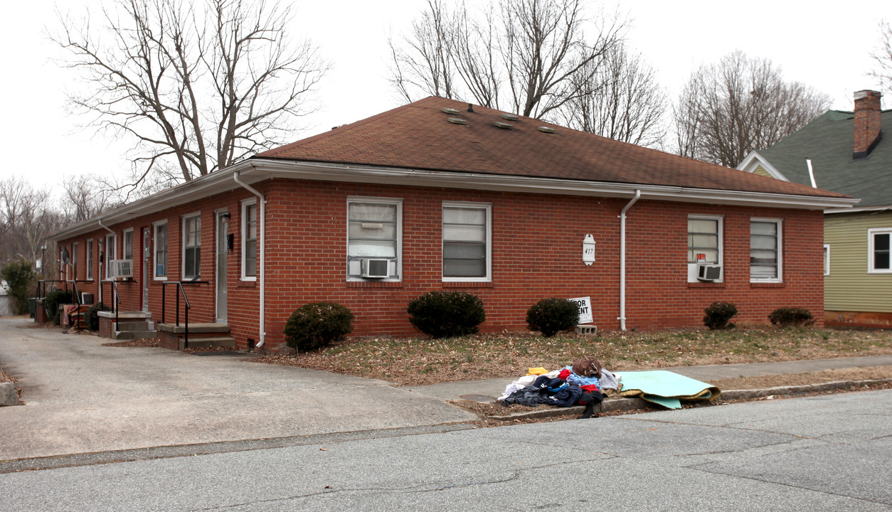 417 N Cedar St in Greensboro, NC - Foto de edificio