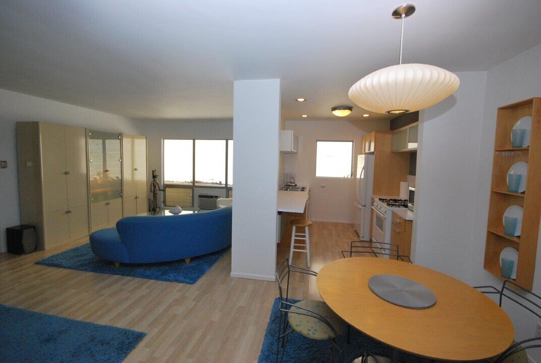 1145 Larrabee St in West Hollywood, CA - Building Photo