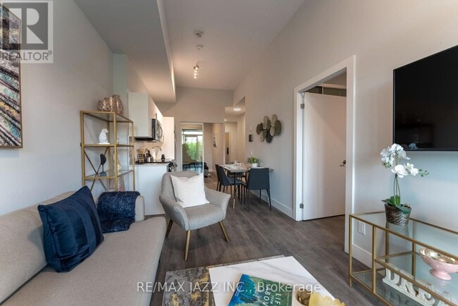 property at 80-1180 Bond St E