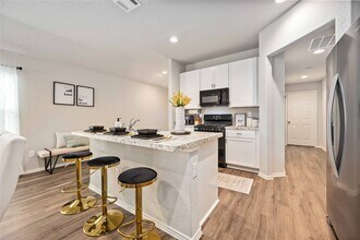 10527 Meadow Saffron Dr in Houston, TX - Building Photo - Building Photo