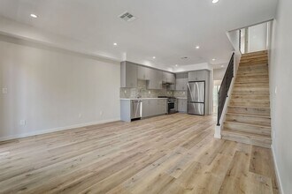 834 N June St in Los Angeles, CA - Building Photo - Building Photo