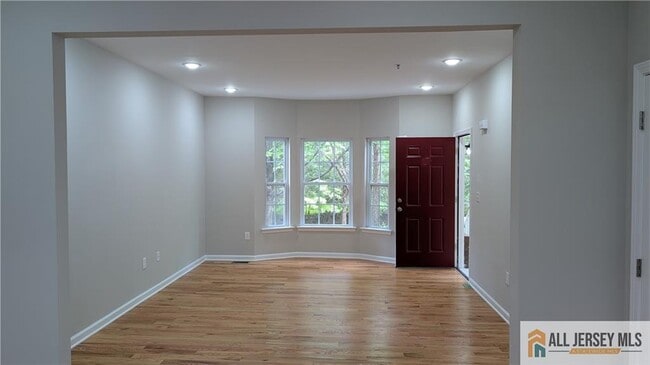 120 Forest Dr in Piscataway, NJ - Building Photo - Building Photo