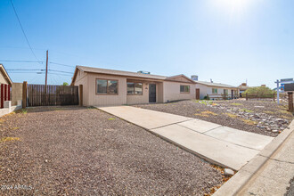 1313 E Christy Dr in Phoenix, AZ - Foto de edificio - Building Photo