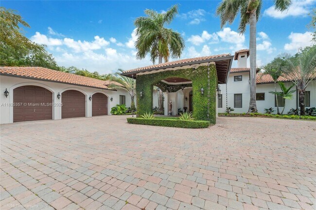 7405 SW 104th St in Miami, FL - Foto de edificio - Building Photo