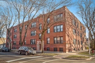 2253 W Argyle St, Unit 3 in Chicago, IL - Building Photo
