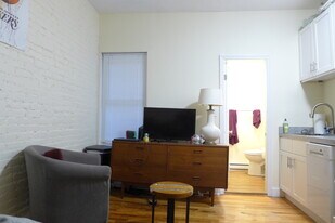 850 Huntington Ave, Unit 5 in Boston, MA - Building Photo