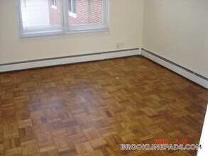 229 Independence Dr in Chestnut Hill, MA - Foto de edificio - Building Photo