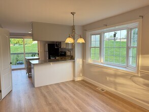 221 Fox Hollow Dr in Hudson, NH - Building Photo - Building Photo