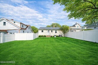 32 Lake Ave in Fair Haven, NJ - Building Photo - Building Photo