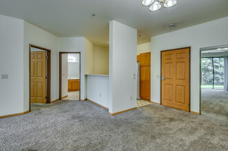 Concord Place Apartments in Oshkosh, WI - Foto de edificio - Interior Photo