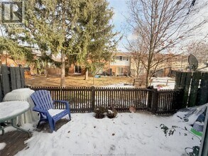 3000 Meadowbrook Ln in Windsor, ON - Building Photo - Building Photo