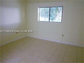 9476 Palm Cir S in Pembroke Pines, FL - Building Photo - Building Photo