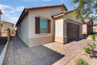 1001 Crystal Grotto Ave in North Las Vegas, NV - Building Photo - Building Photo