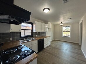 117 S Main St in Sallisaw, OK - Building Photo - Building Photo