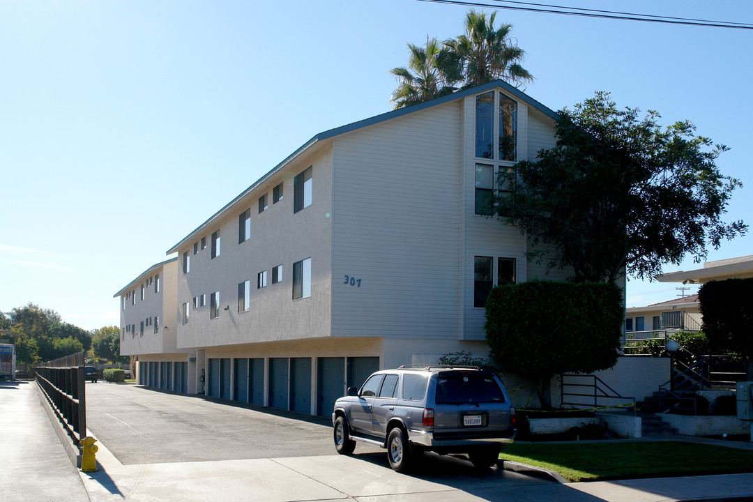 307 Chestnut Ave in Carlsbad, CA - Building Photo