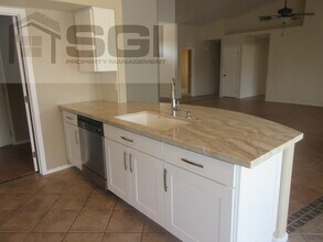 8606 W Caribbean Ln in Peoria, AZ - Building Photo - Building Photo