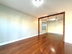 942 Olive St in Elizabeth, NJ - Building Photo - Building Photo