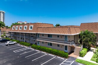 Seabreeze South in Marco Island, FL - Foto de edificio - Building Photo