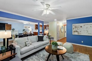 2405 Temple Dr in Davis, CA - Building Photo