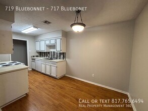 719 Bluebonnet Dr in Keller, TX - Foto de edificio - Building Photo