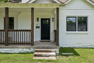 1332 Columbia Ave in Franklin, TN - Foto de edificio - Building Photo