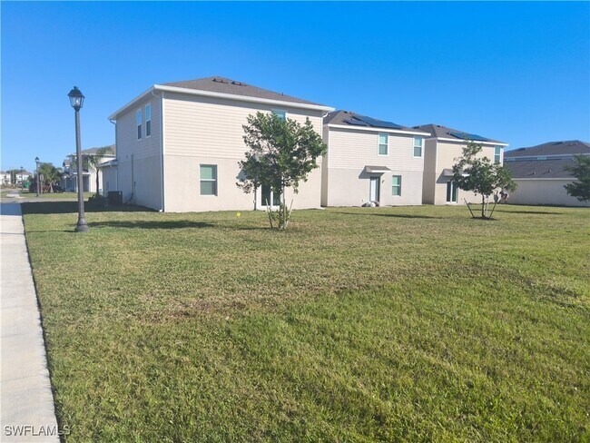 12100 Dakota Ridge Pl in Lehigh Acres, FL - Foto de edificio - Building Photo