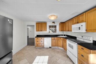 945 Glastonbury Turnpike in Portland, CT - Building Photo - Building Photo