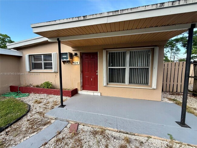 824 NW 4th Ave in Fort Lauderdale, FL - Building Photo - Building Photo